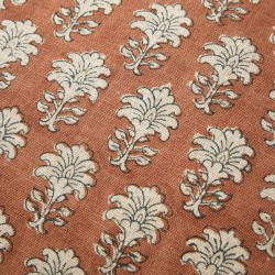 Housse de coussin Indira Pralin par Olivier Desforges