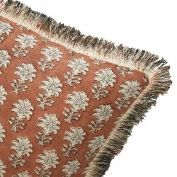 Housse de coussin Indira Pralin par Olivier Desforges