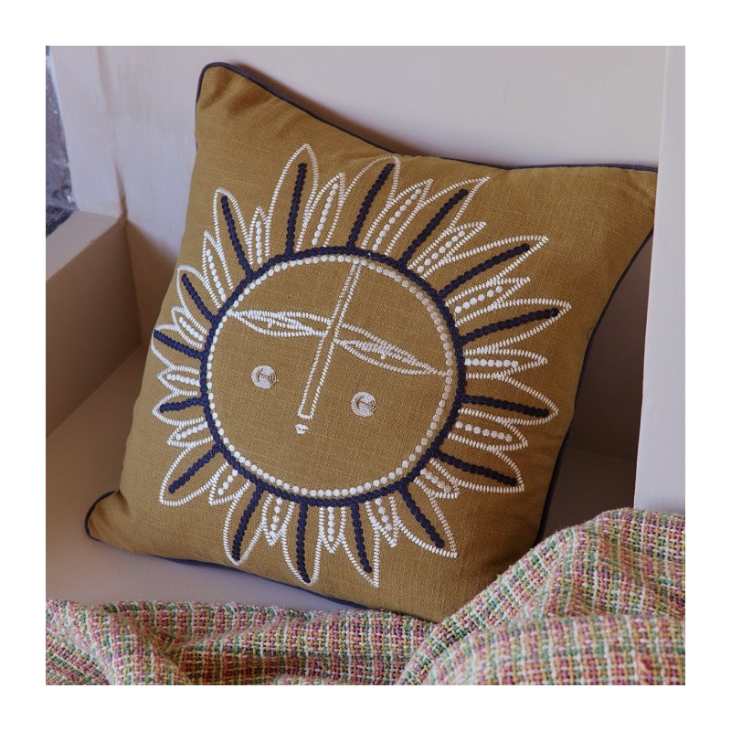 Housse de coussin Zeus ocre par Olivier Desforges