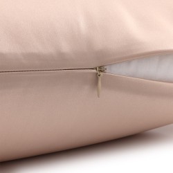 Taie en soie jolie môme pétale par Olivier Desforges