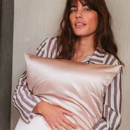 Taie en soie jolie môme pétale par Olivier Desforges