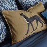 Housse de coussin Faunia ocre par Olivier Desforges