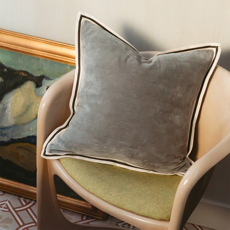 Housse de Coussin Galon grisaille par Olivier Desforges