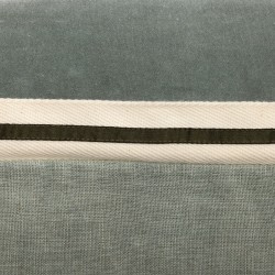 Housse de Coussin Galon grisaille par Olivier Desforges