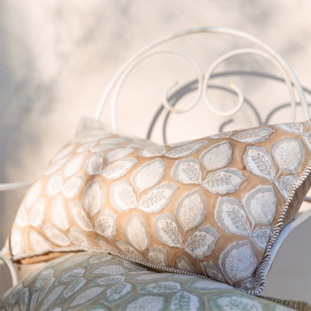 Housse de Coussin Beaumaison argile par Olivier Desforges