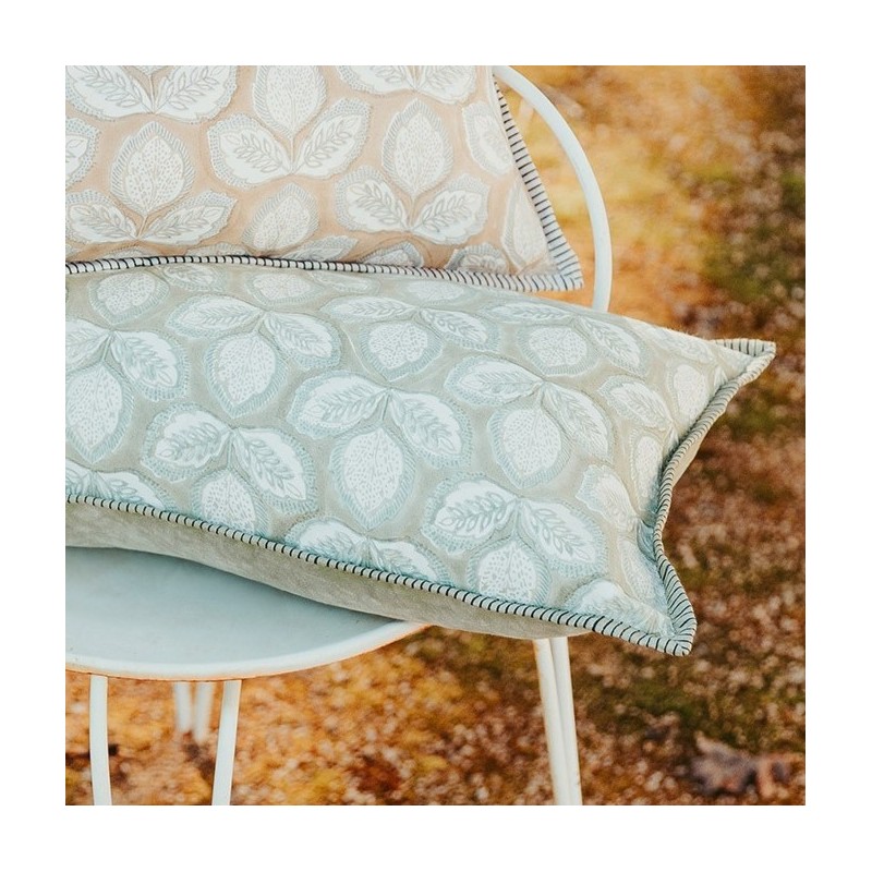 Housse de Coussin Beaumaison grisaille par Olivier Desforges