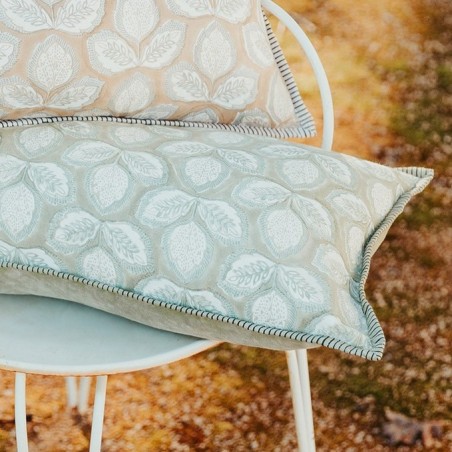 Housse de Coussin Beaumaison grisaille par Olivier Desforges